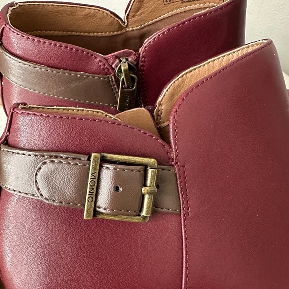 Vionic Millie Wine Leather Ankle
Booties Size 9.5 - Picture 7 of 14